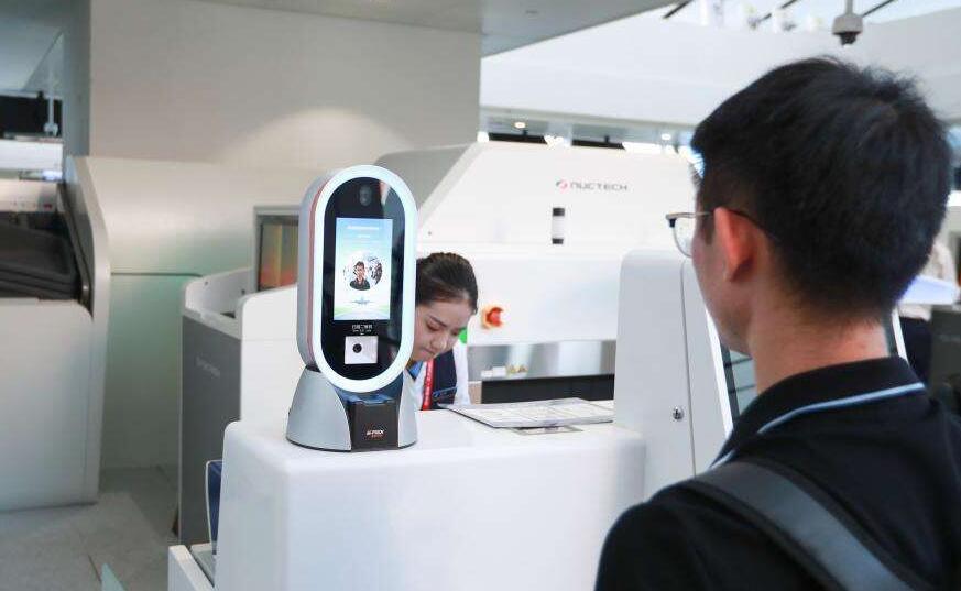 三亚凤凰国际机场启用人脸识别自助登记系统